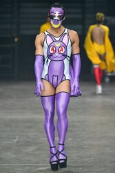 3086